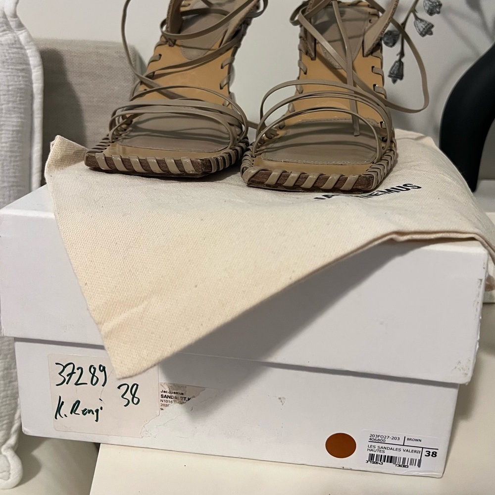 Jacquemus Valerie Hautes Heeled Sandals In Brown - Picture 11 of 14